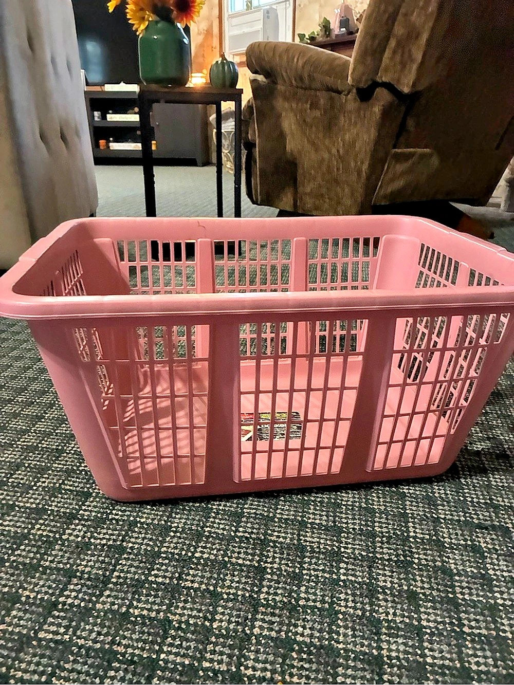 Rubbermaid Laundry Basket Pink